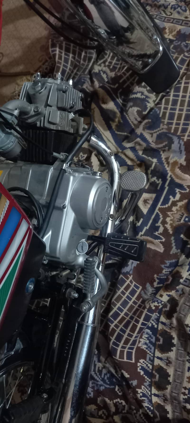 Ravi 2018 model. Zero meter condition. 8000 km driven. 7