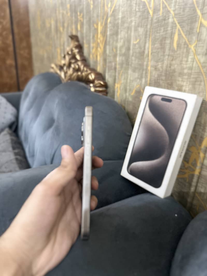 Apple iPhone 15 Pro Max 2