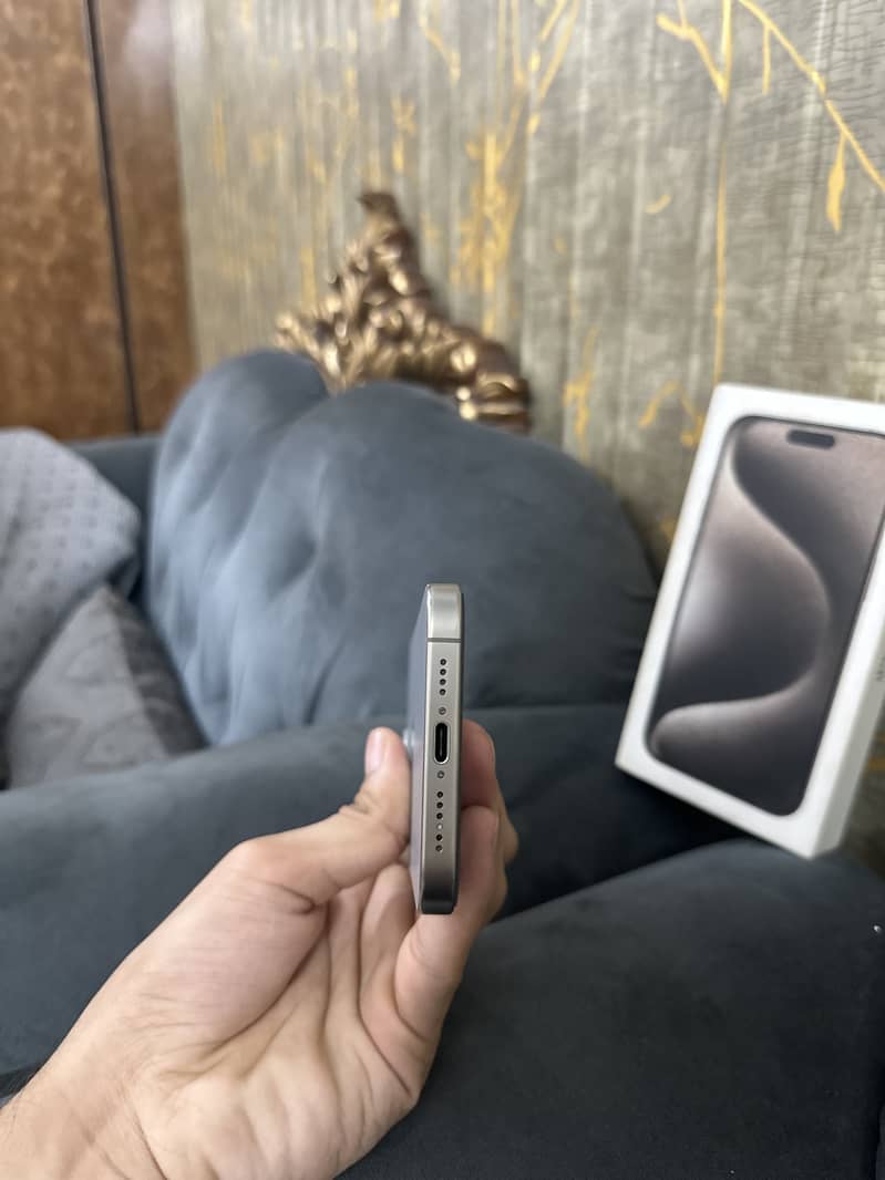 Apple iPhone 15 Pro Max 4