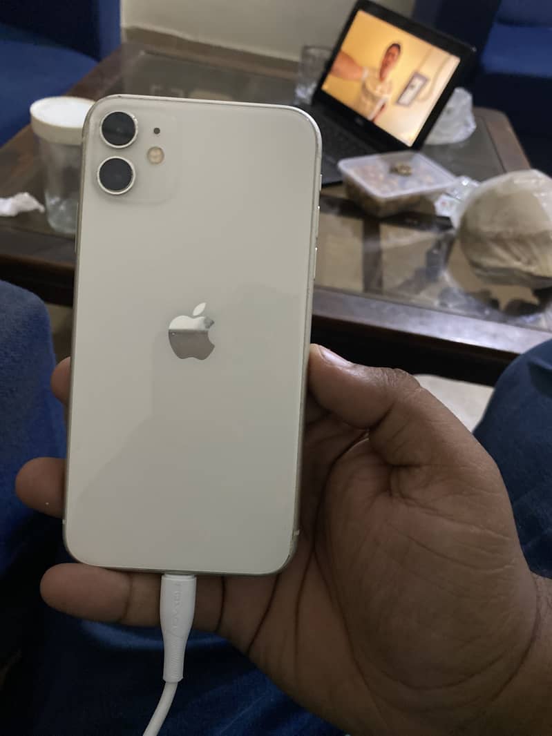 Apple iPhone 11 3