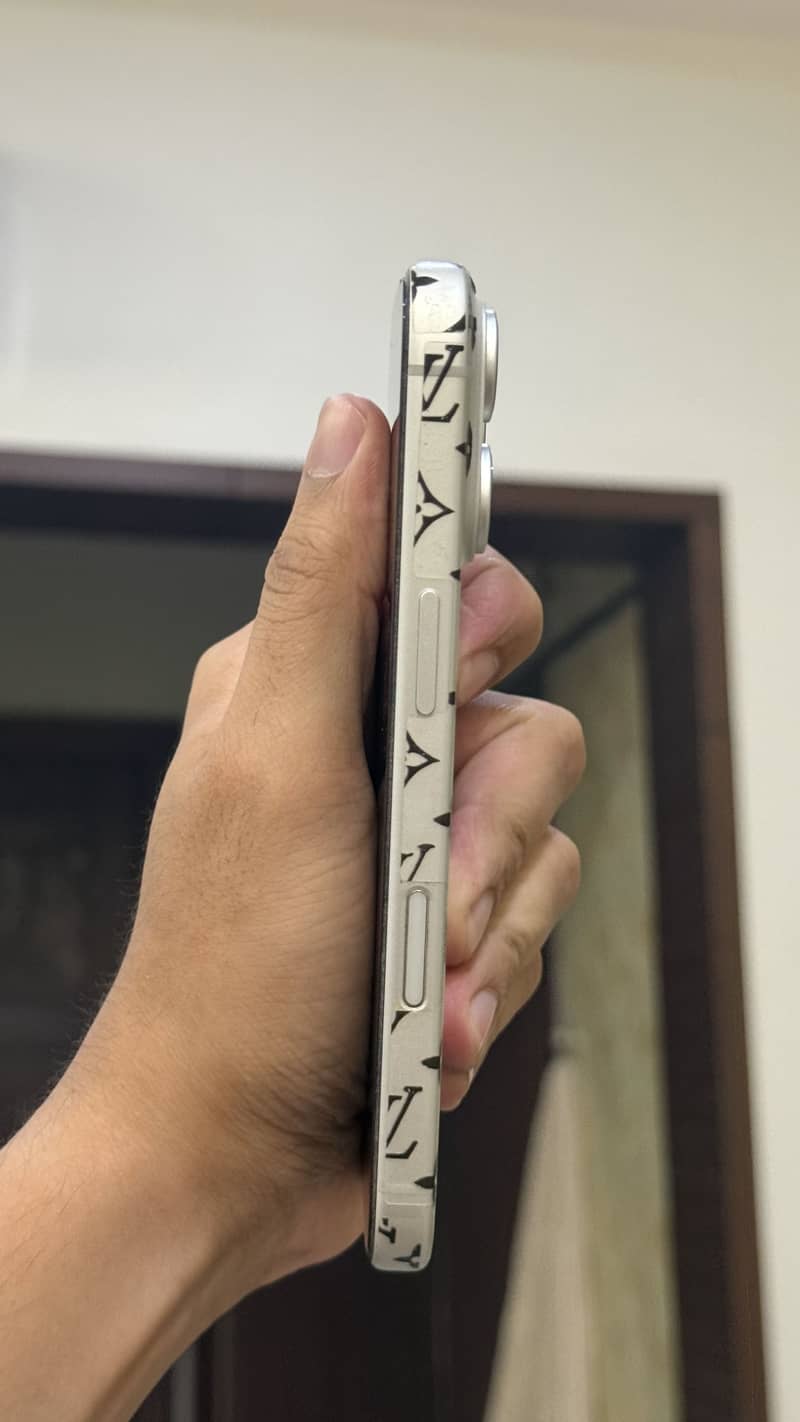 Apple iPhone 17 Pro 4