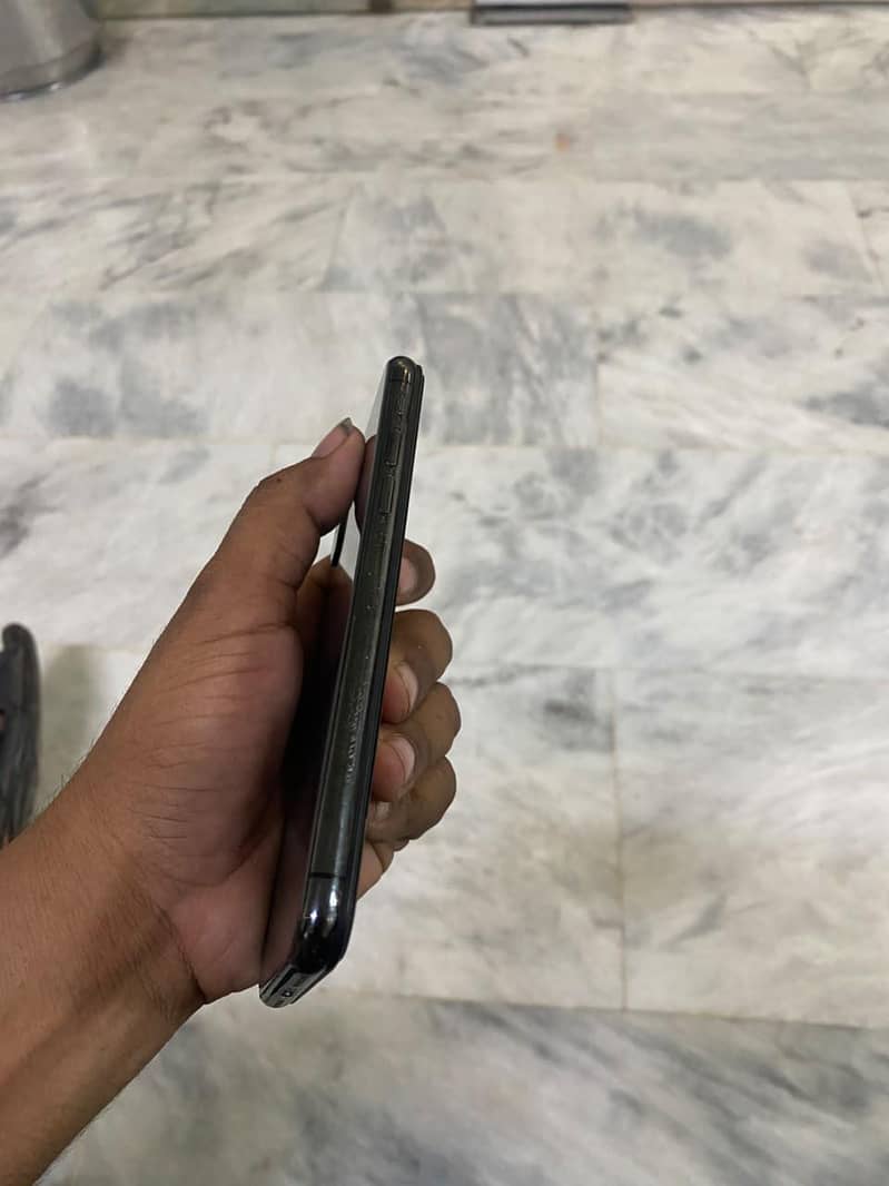 Apple iPhone X 5