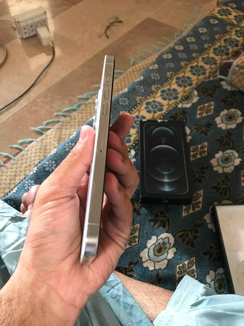 Apple iPhone 12 Pro Max 4