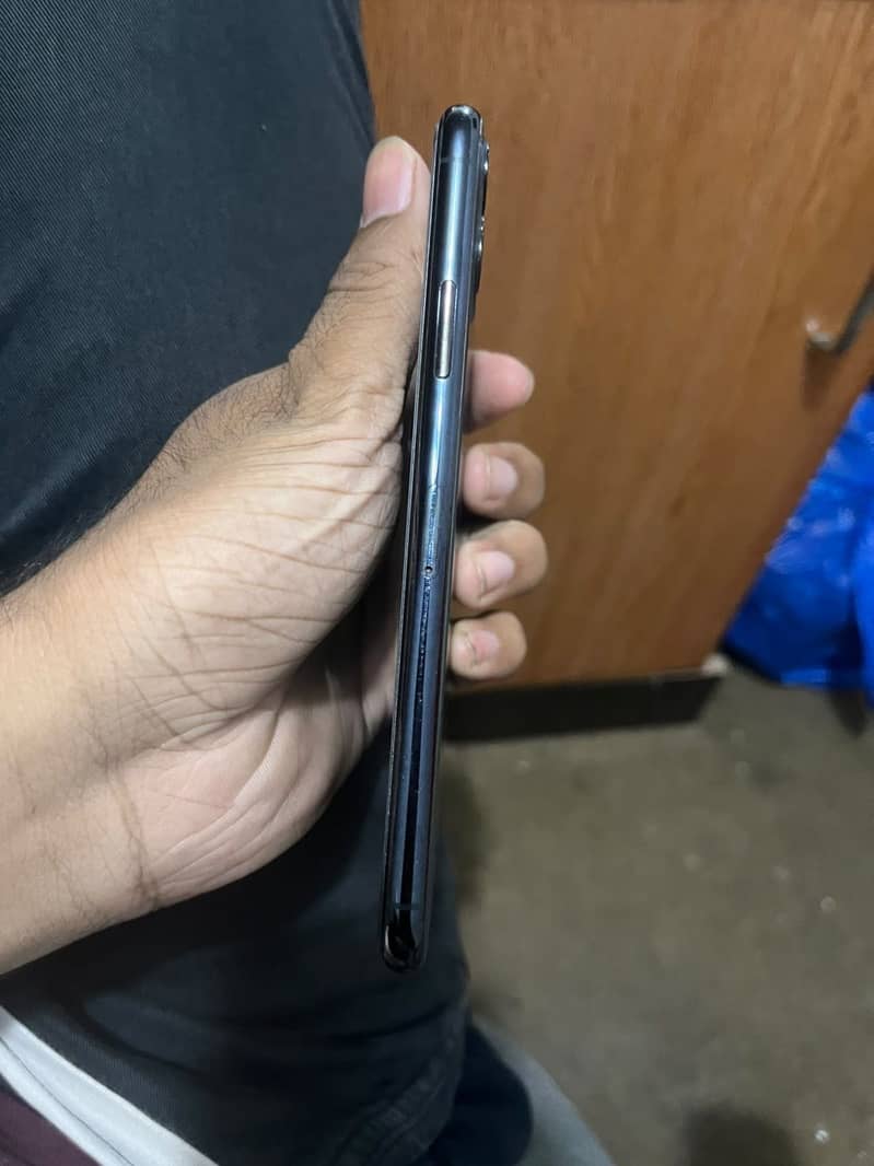 Apple iPhone 11 Pro Max 3