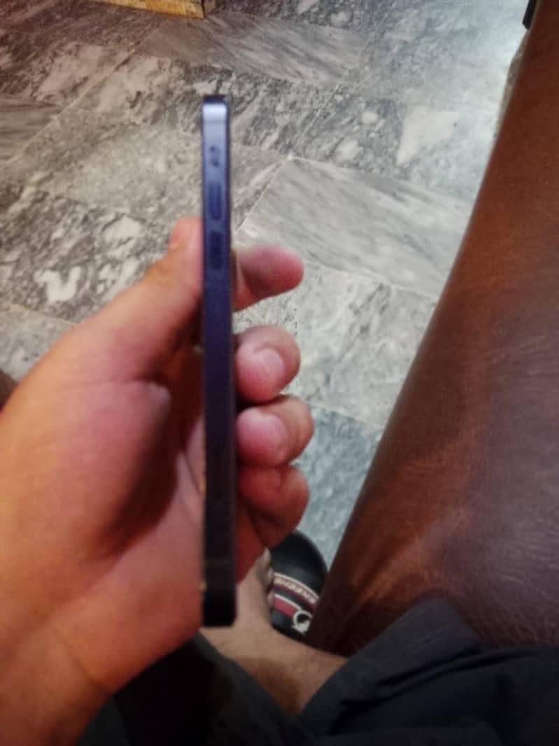 Apple iPhone 12 1