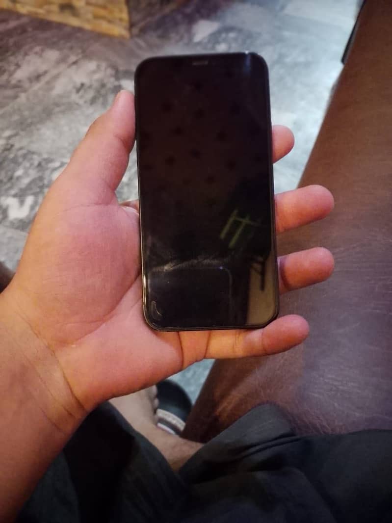 Apple iPhone 12 4