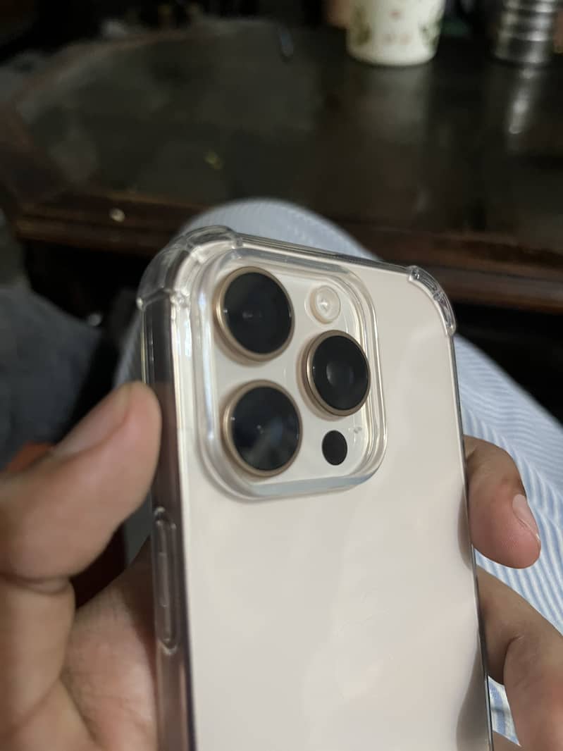 Apple iPhone 16 Pro 2