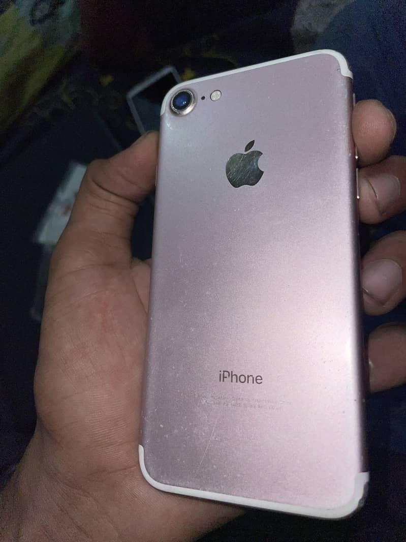 Apple iPhone 7 2