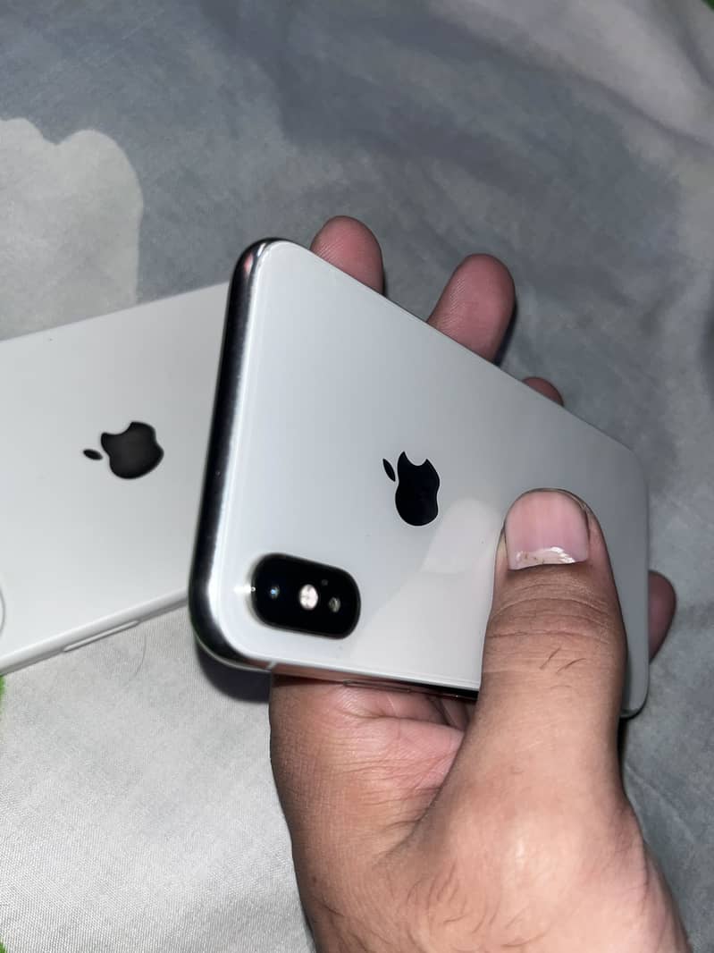 Apple iPhone X 4