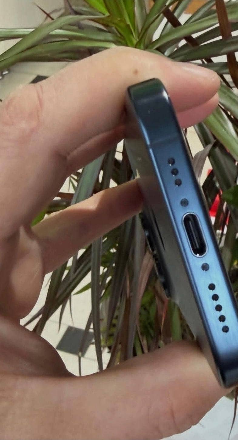 Apple iPhone 15 Pro 2