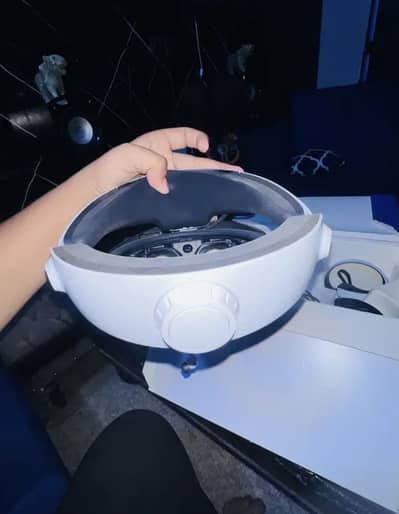 I am selling my ps vr2  10/10 only 2 month use