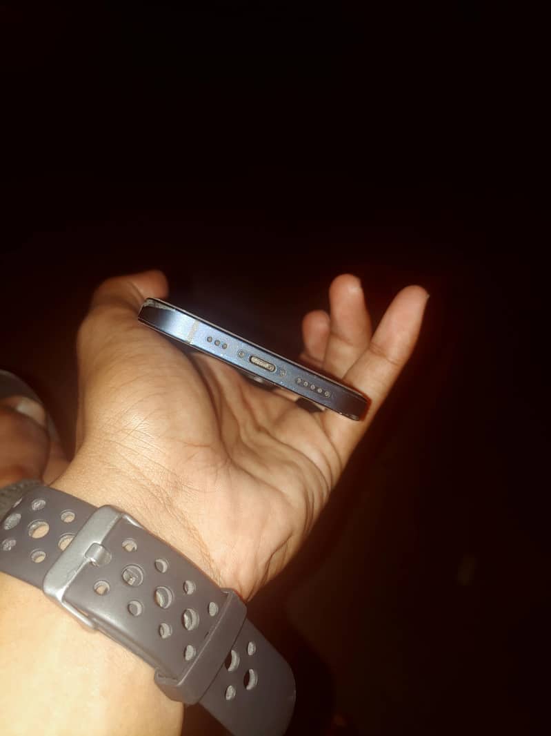 Apple iPhone 12 3
