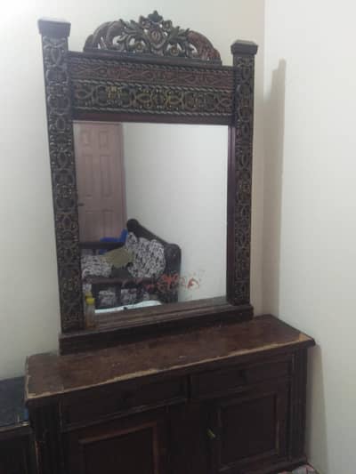 Dresing table with side table