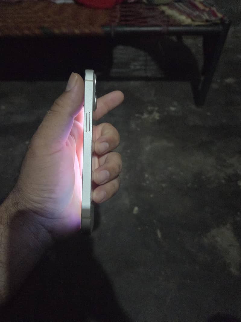 Apple iPhone 13 4