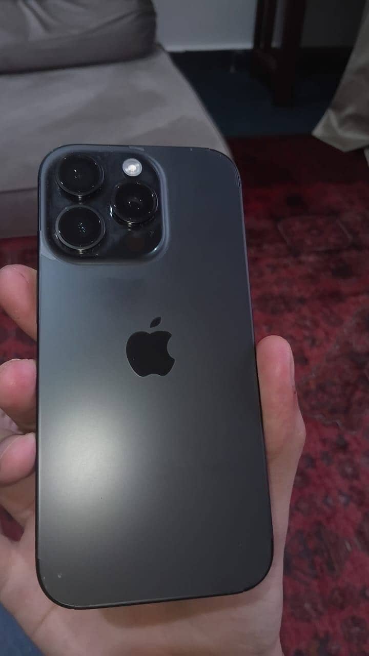 Apple iPhone 16 Pro 3