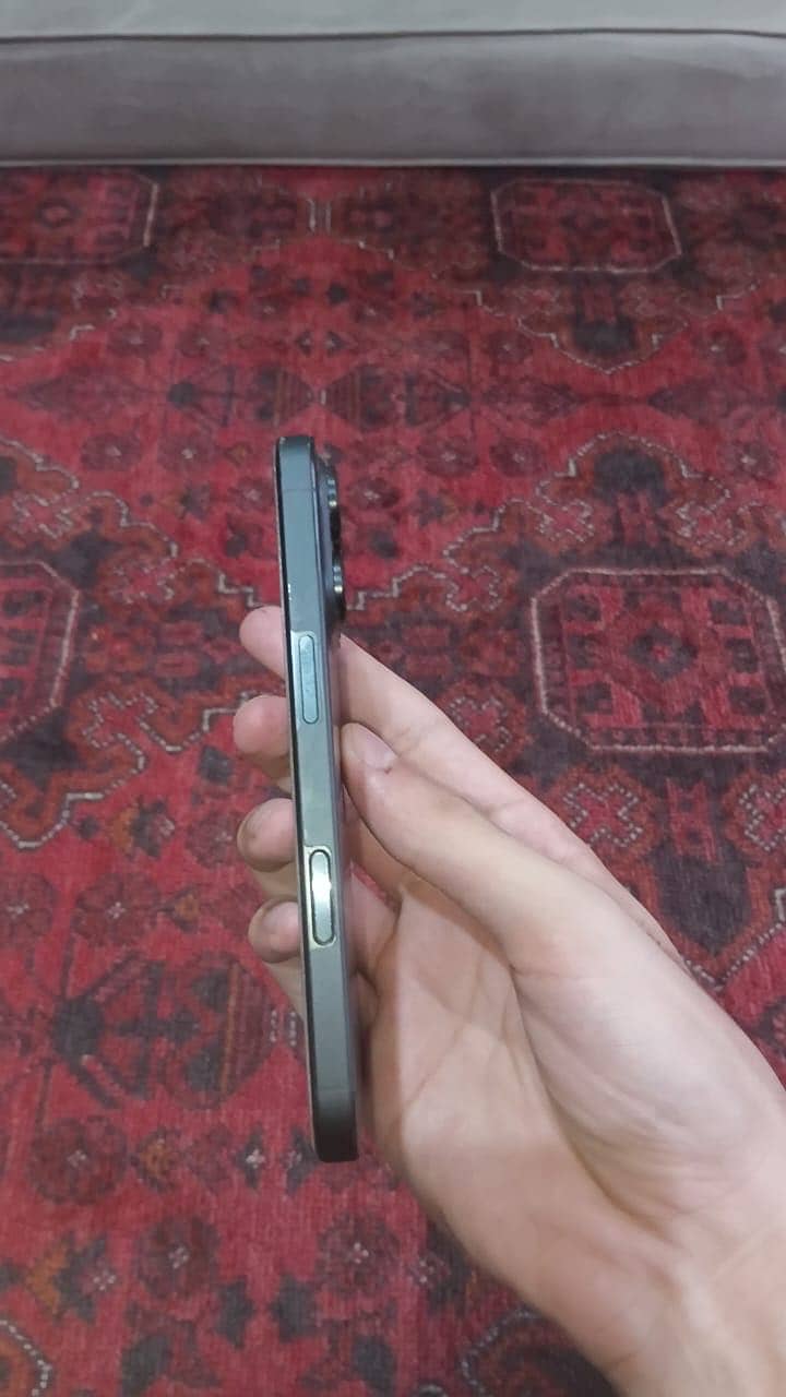 Apple iPhone 16 Pro 7
