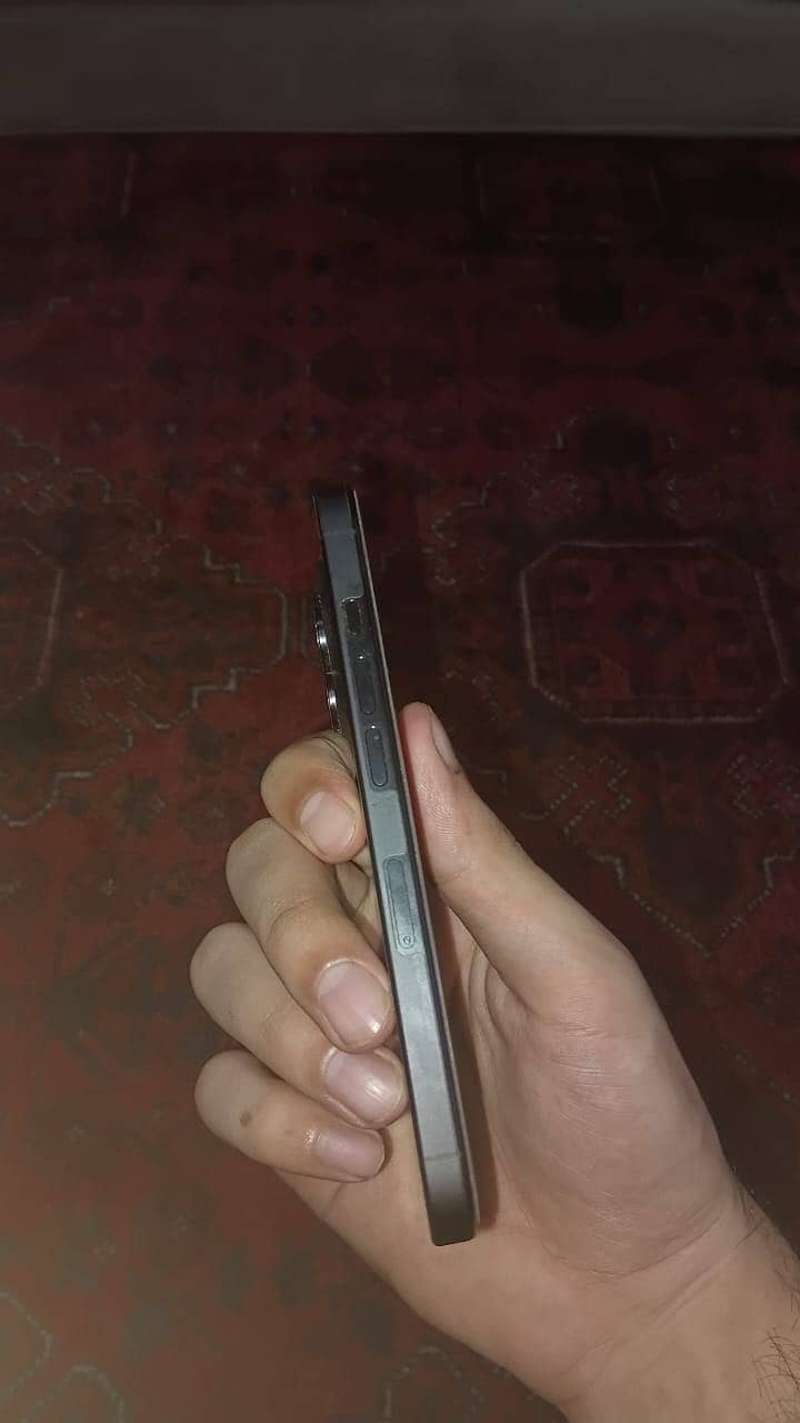 Apple iPhone 16 Pro 8