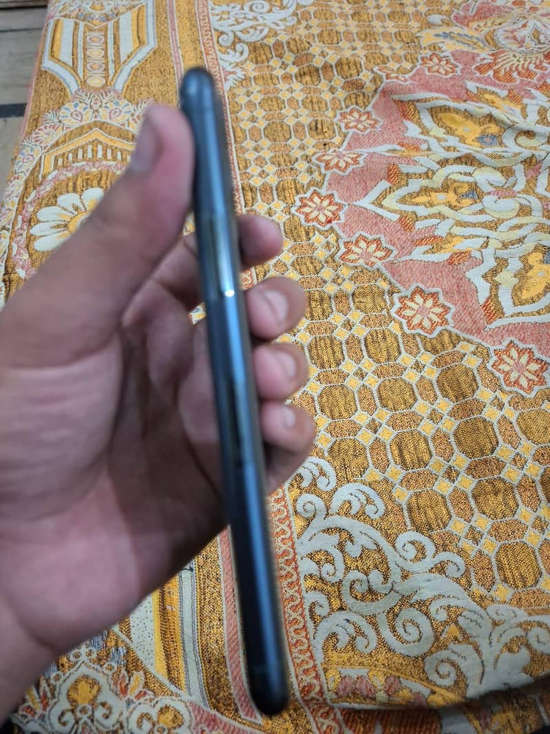 Apple iPhone 11 Pro 2