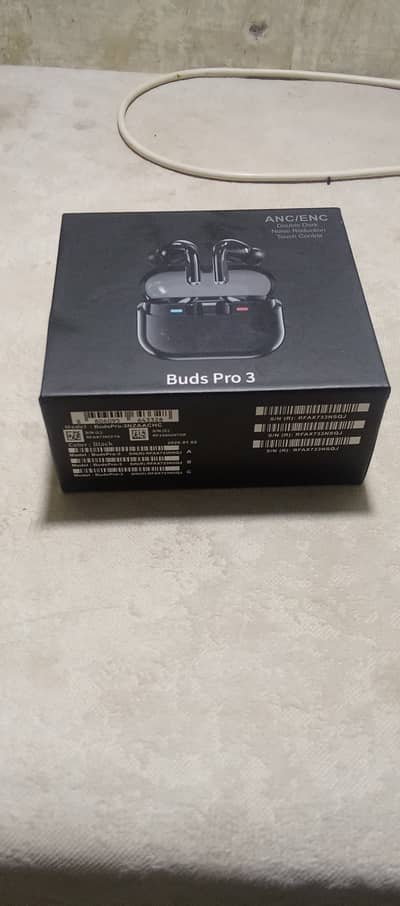 Spro 3 air bird's  black color me available hai