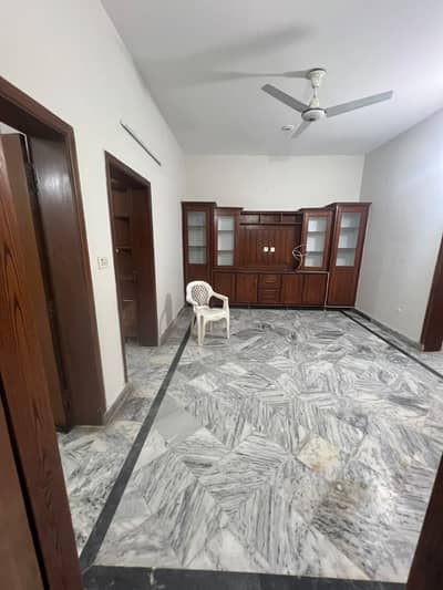 5 Marla First floor available for rent With Kumty
