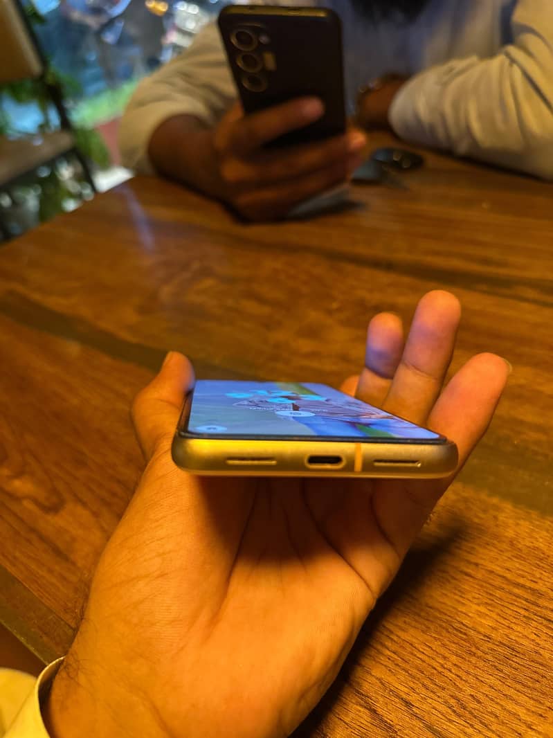 Google Pixel 8 3