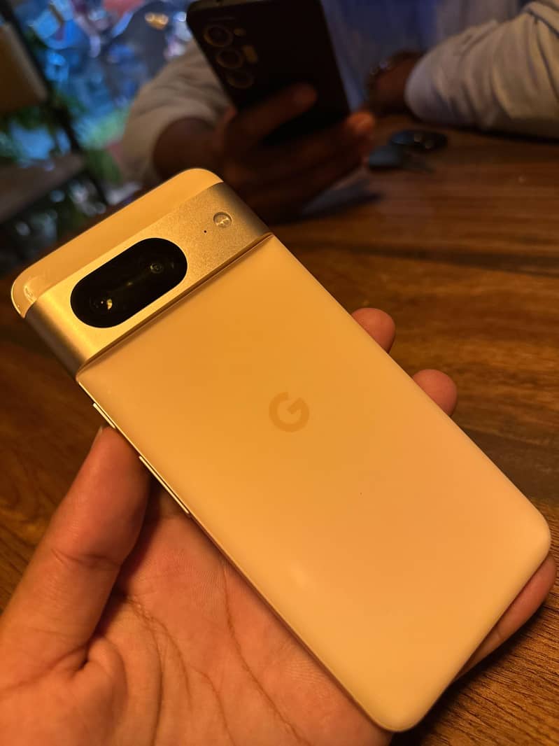 Google Pixel 8 4