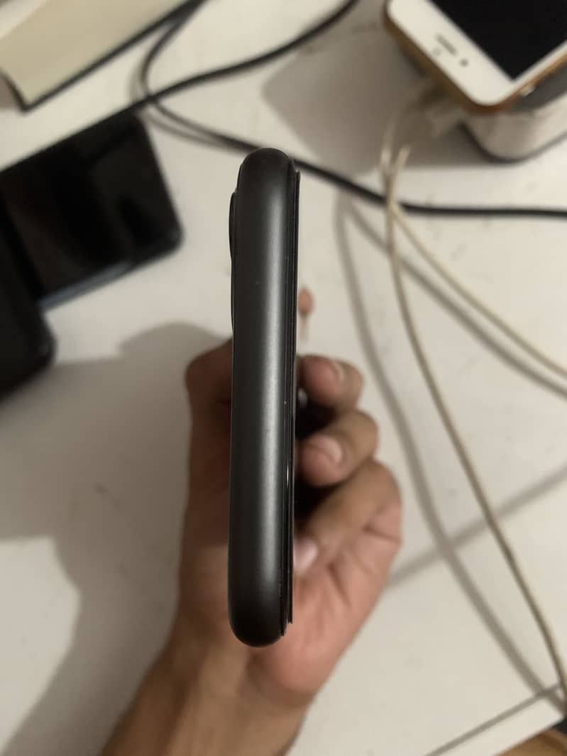 Apple iPhone 11 0