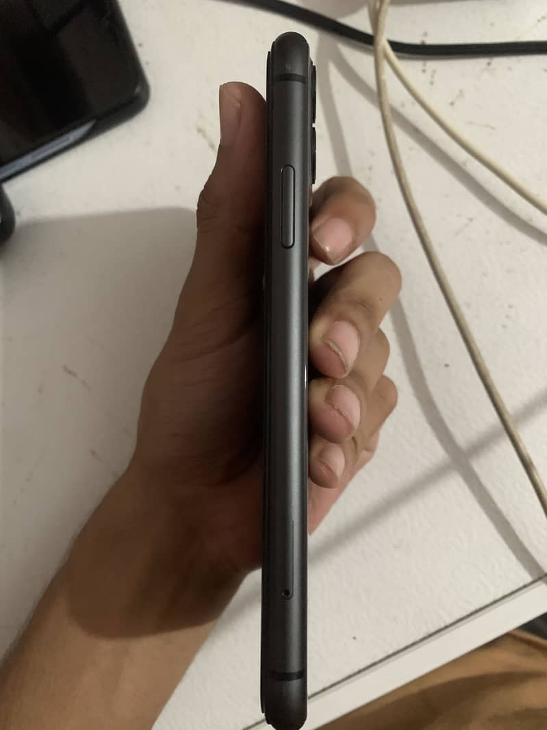 Apple iPhone 11 3