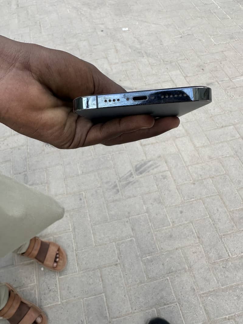 iPhone 12 Pro Max 1