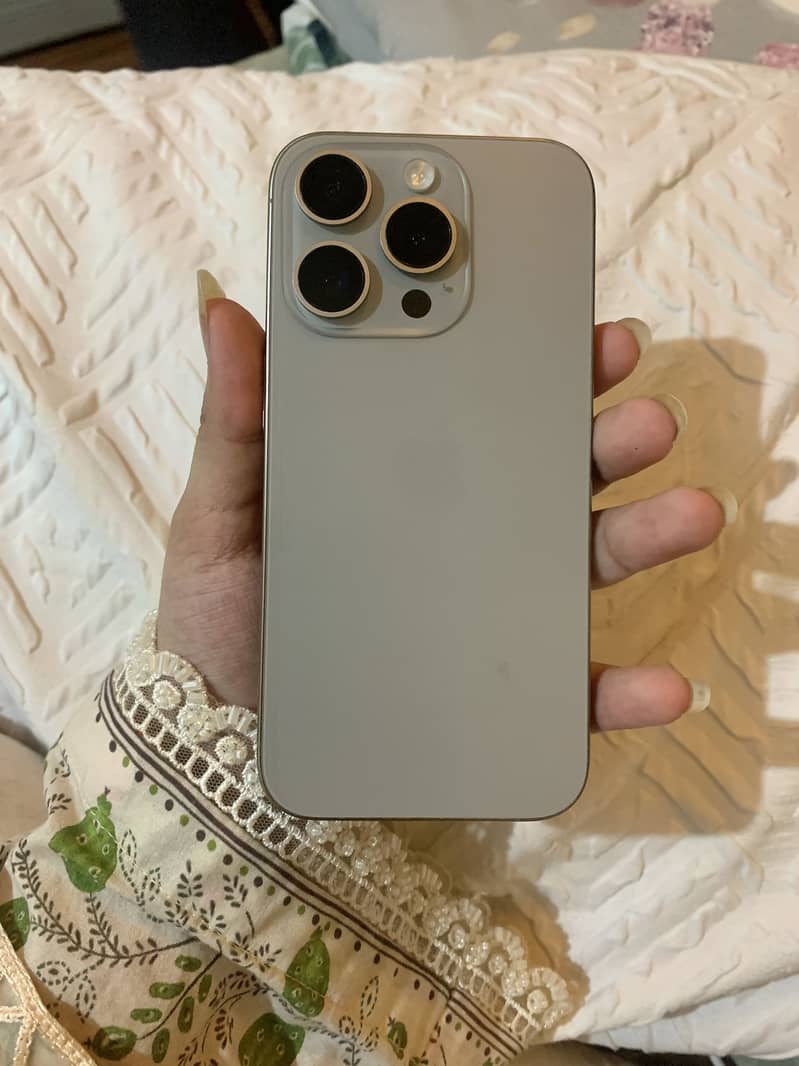 Apple iPhone 15 Pro 0