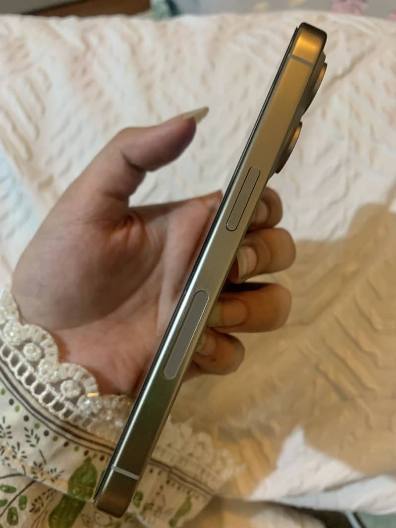 Apple iPhone 15 Pro 1
