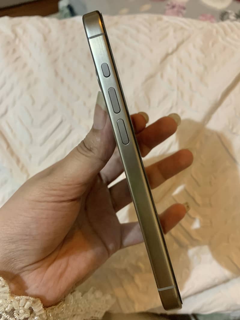 Apple iPhone 15 Pro 2