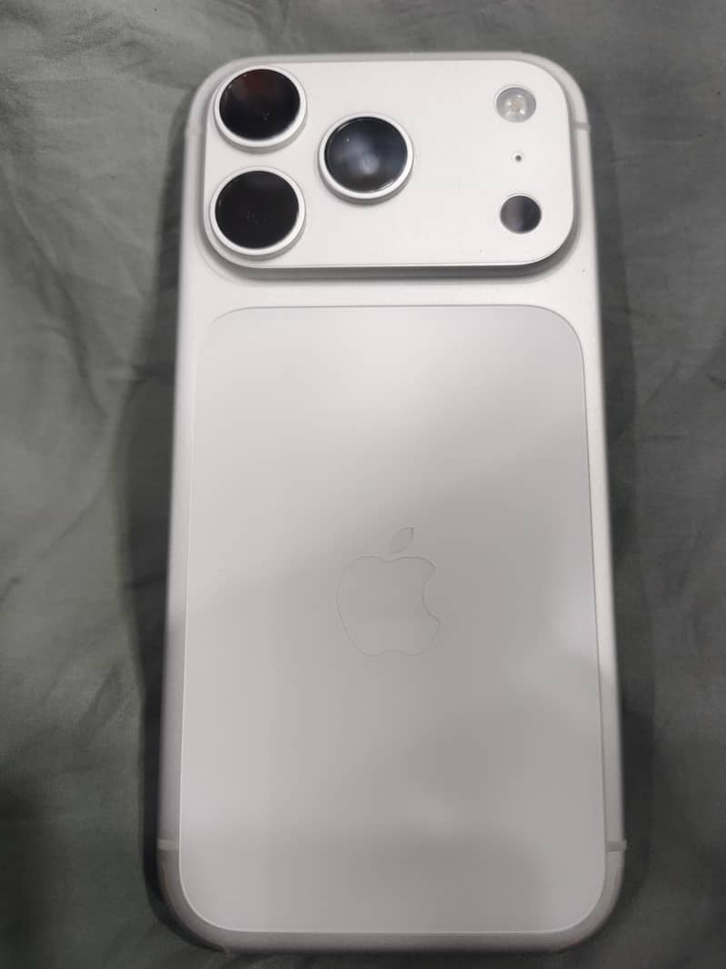 Apple iPhone 17 Pro 0