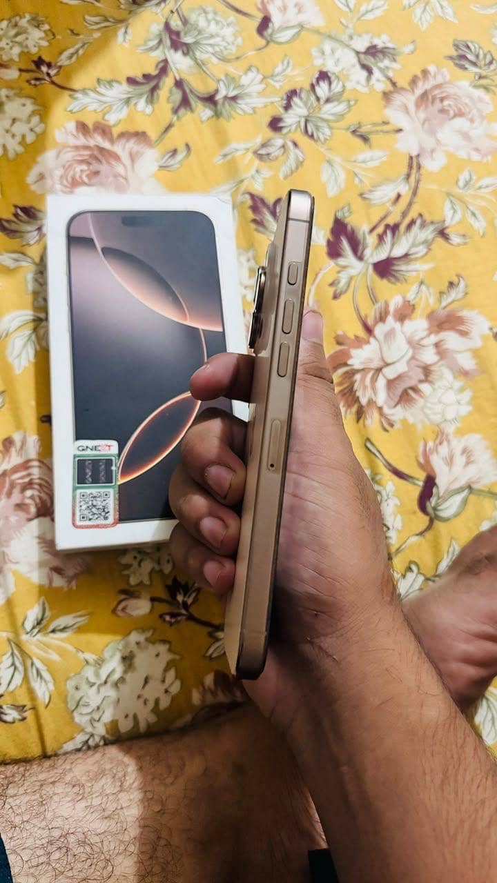 Apple iPhone 16 Pro Max 4