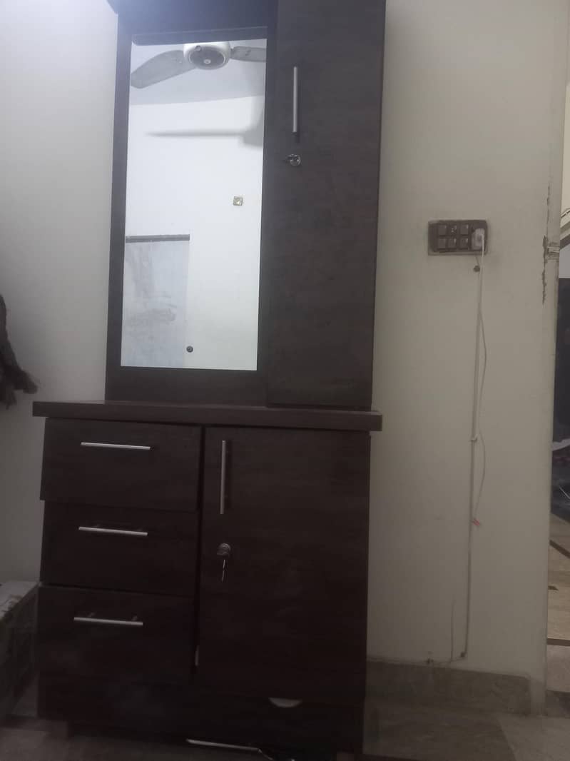 Dressing table 0