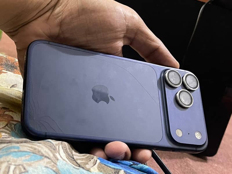 iPhone 17 Pro Max 1