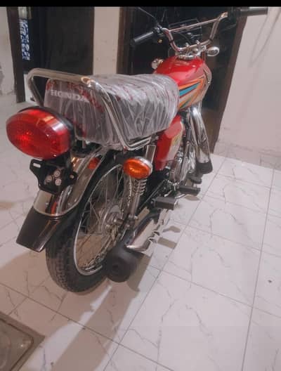 My Honda 125 Showroom cadishan agrunt far sell