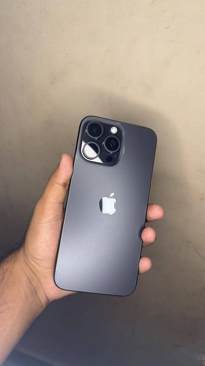 Apple iPhone 15 Pro Max 0