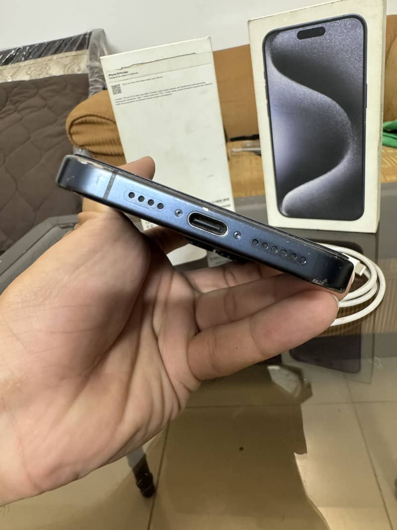 Apple iPhone 15 Pro Max 2