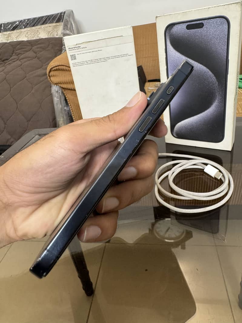 Apple iPhone 15 Pro Max 4