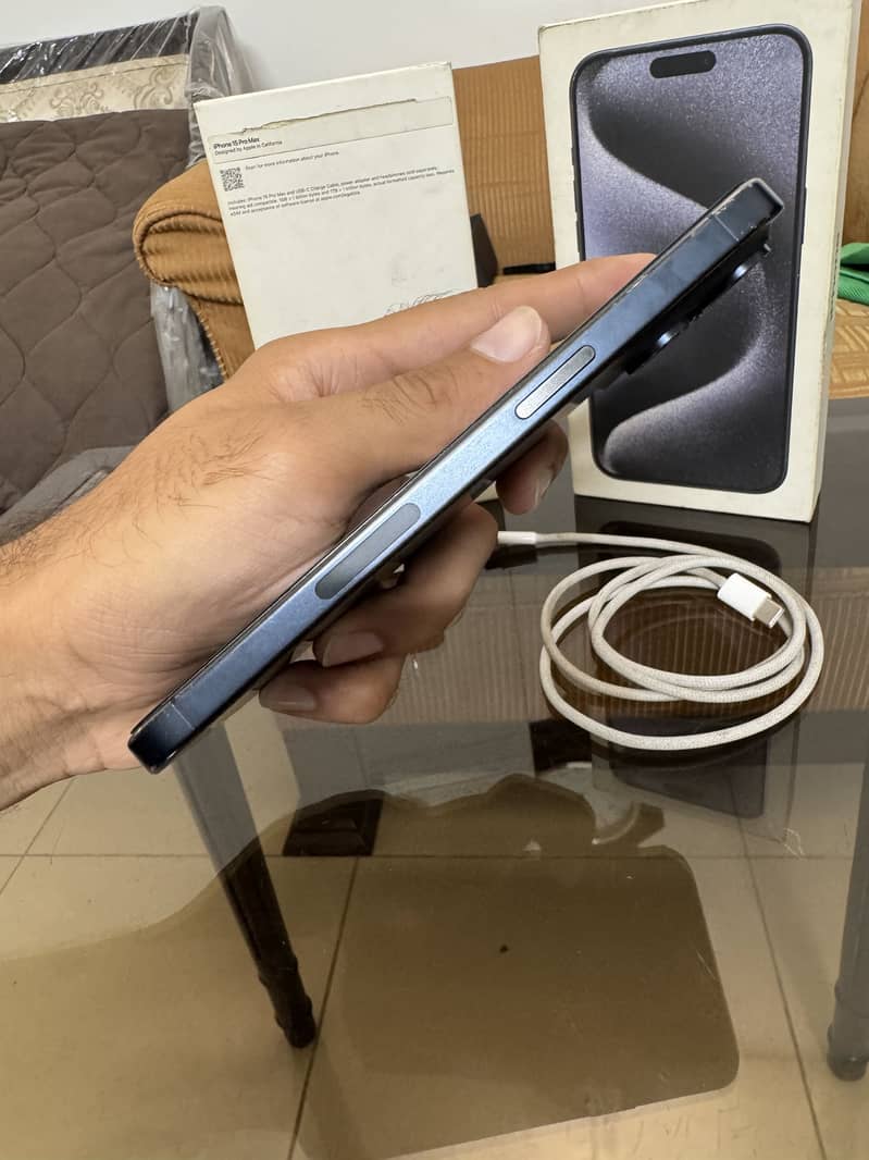 Apple iPhone 15 Pro Max 5