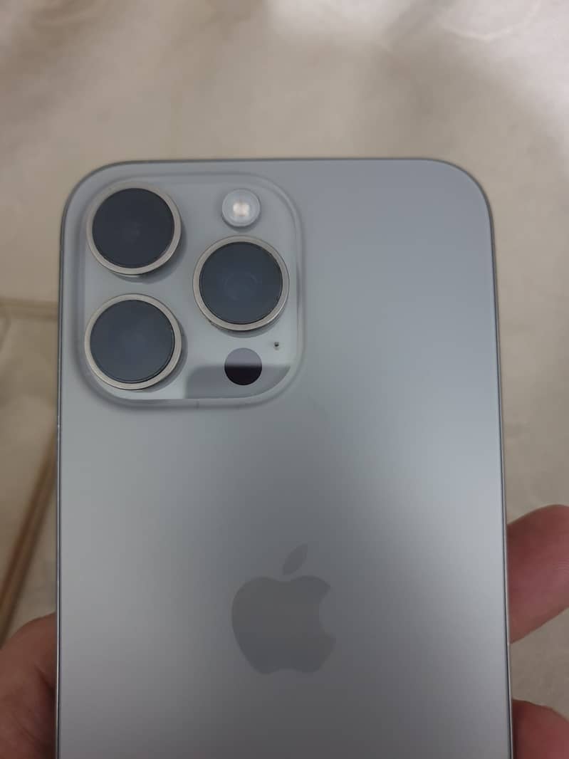 Apple iPhone 15 Pro Max 0