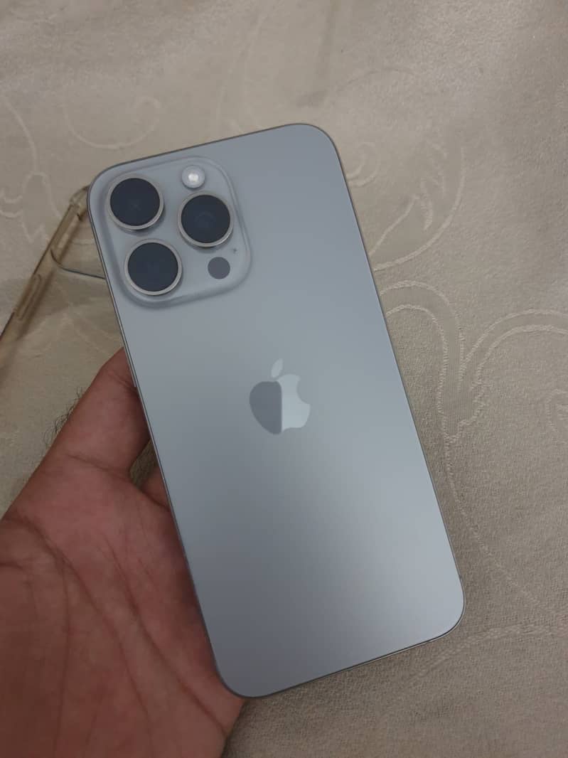 Apple iPhone 15 Pro Max 2