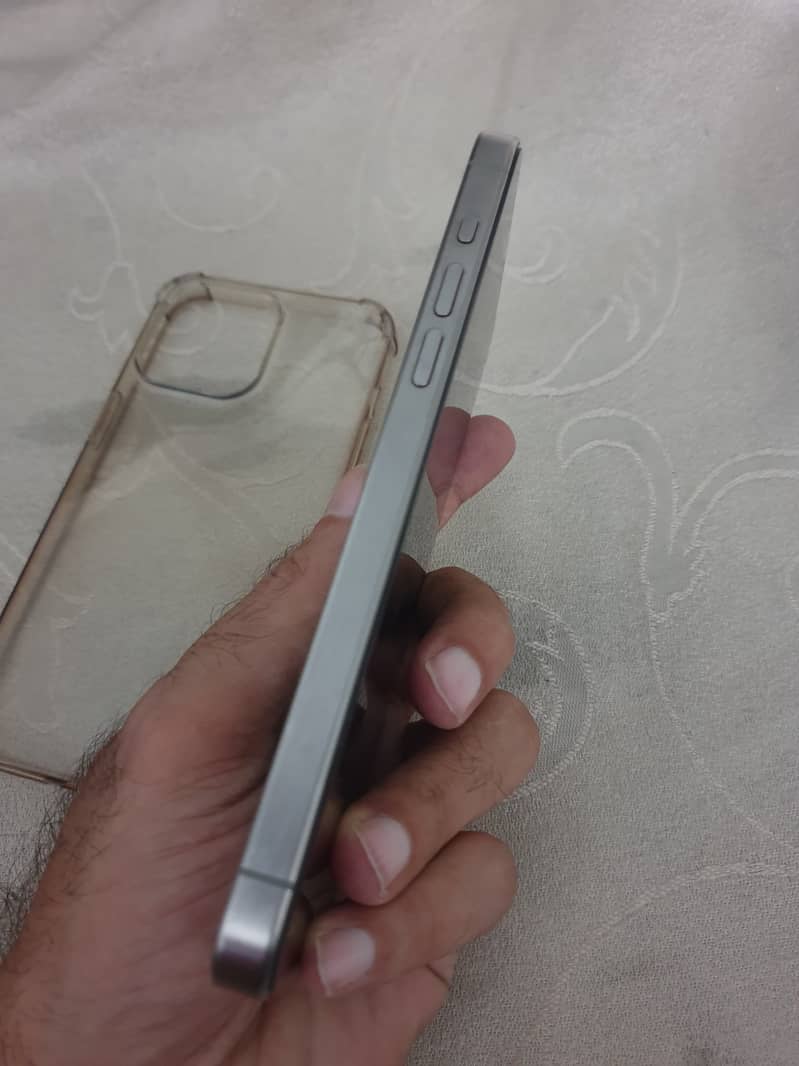 Apple iPhone 15 Pro Max 5