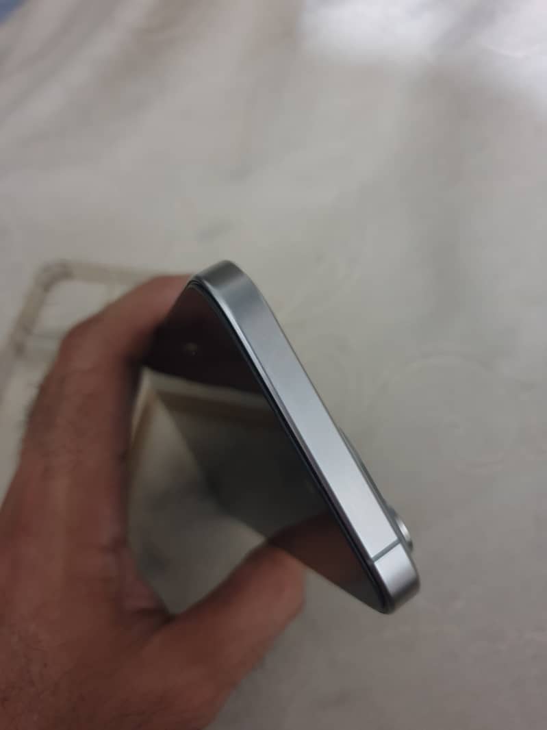 Apple iPhone 15 Pro Max 6