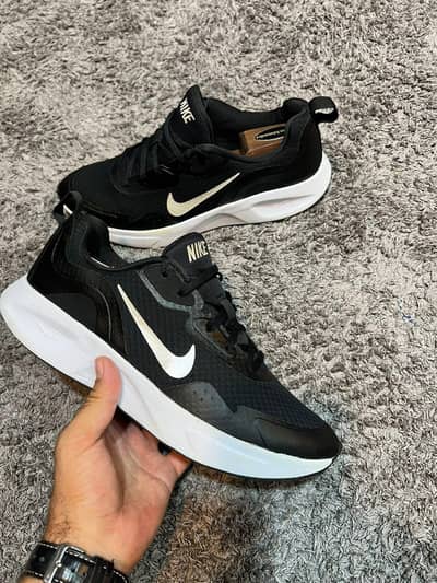 NIKE SNEAKERS