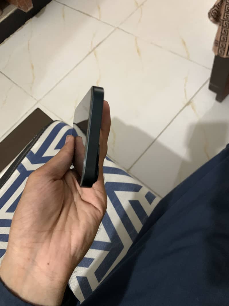 Apple iPhone 14 4