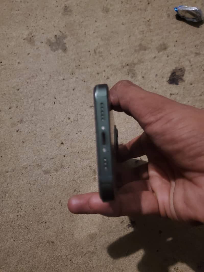 Apple iPhone 13 0