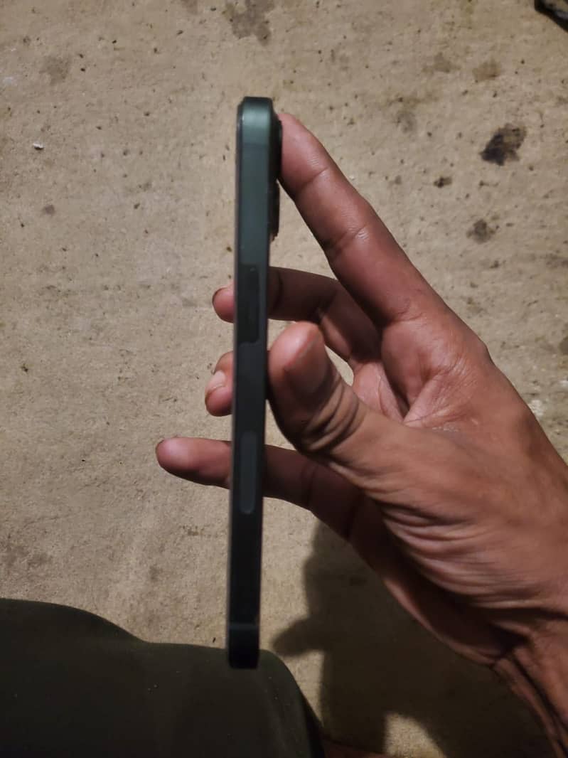 Apple iPhone 13 2