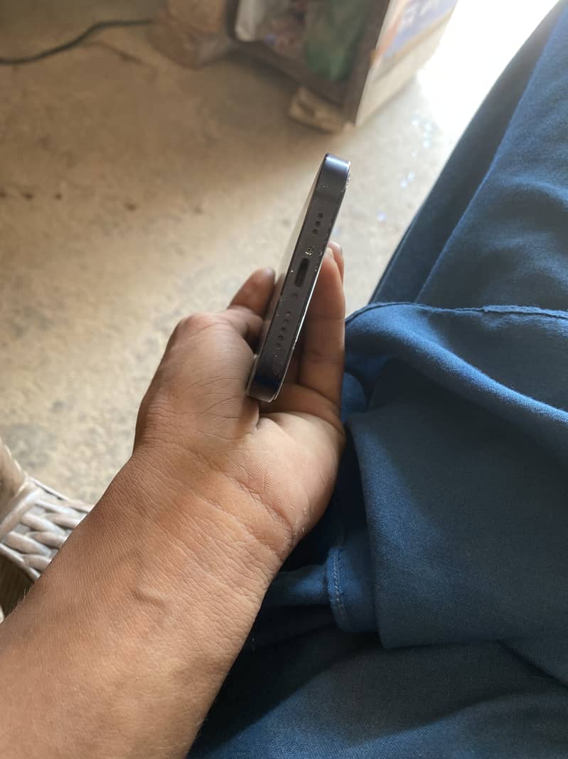 Apple iPhone 12 5